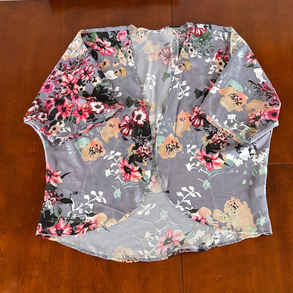 Elegant Floral Women's Oversized Kimono in Gray and Pink